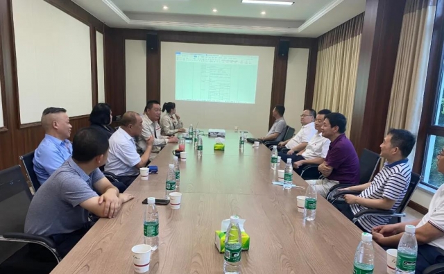 荊州市政協(xié)主席等領(lǐng)導(dǎo)親臨蝦青素基地，為民族品牌“艾詩(shī)特”產(chǎn)業(yè)升級(jí)出謀劃策