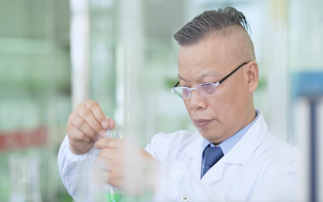 一抹中國紅，何以守護千萬家？揭秘蝦青素之父的傳奇故事